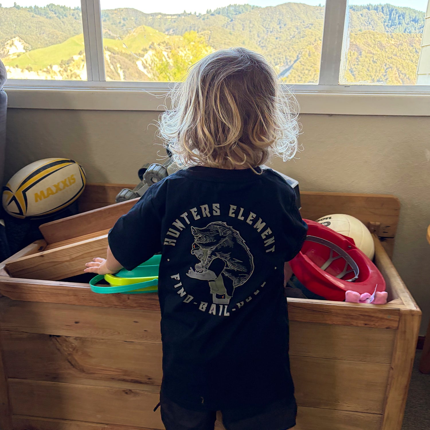 Kids Tussock cotton t shirt nz with pig hunting graphic back