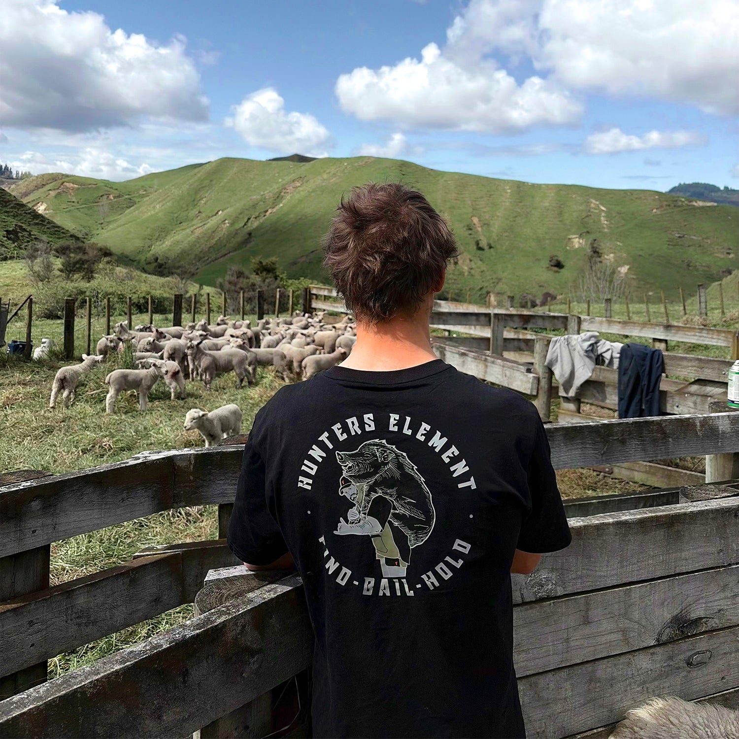 Mens Tussock cotton t shirt nz with pig hunting graphic back